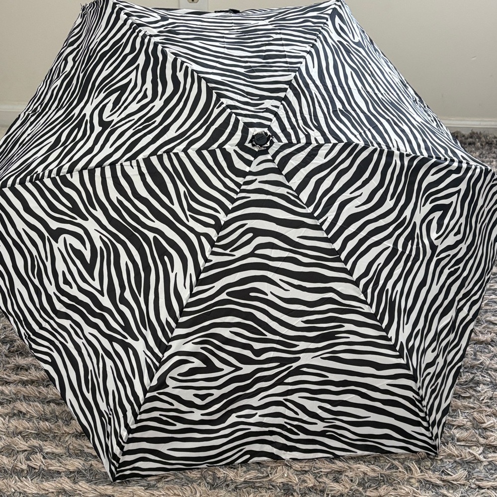 Portable Zebra Print Compact Purse Umbrella, Adorable & Portable - Picture 5 of 5